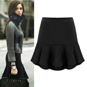 Armani Collezioni Runway Black Tulip Panel Y2K 2007 School Girl Skirt Casual